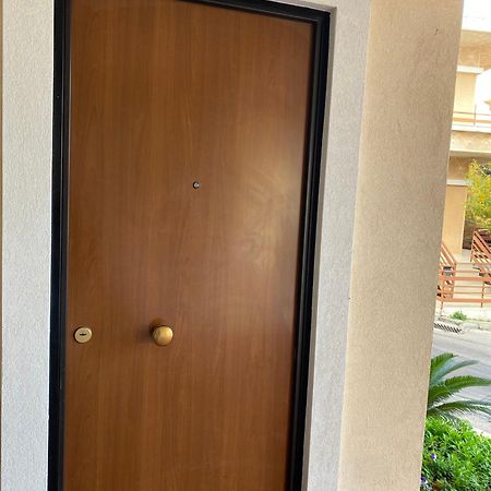 Cozy Apartment Near Airport Koropi Exterior photo