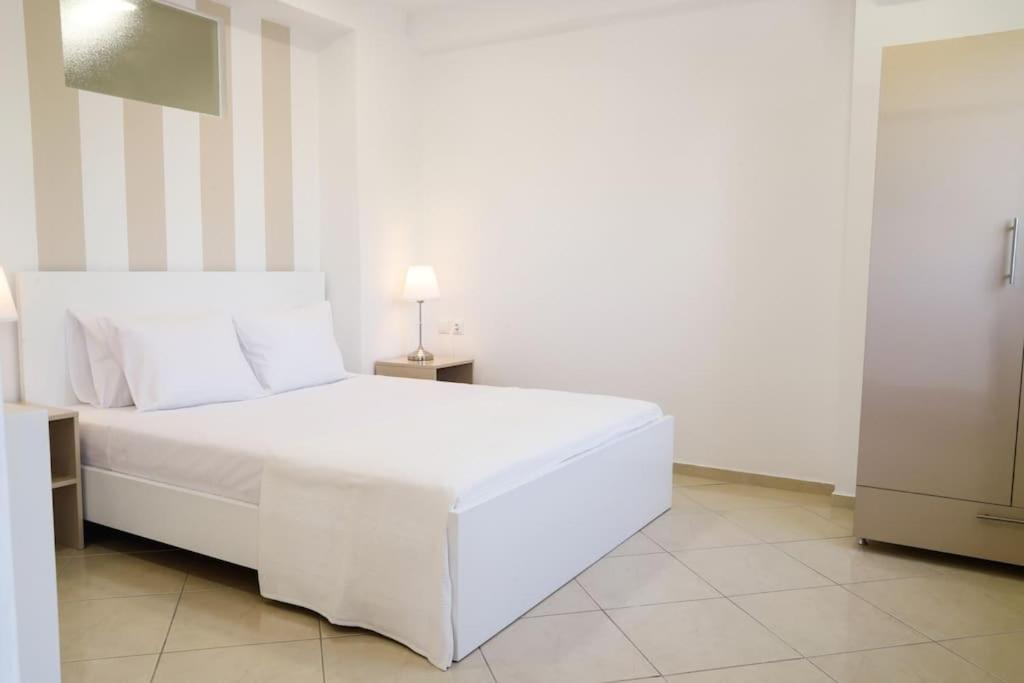 Cozy Apartment Near Airport Koropi Exterior photo