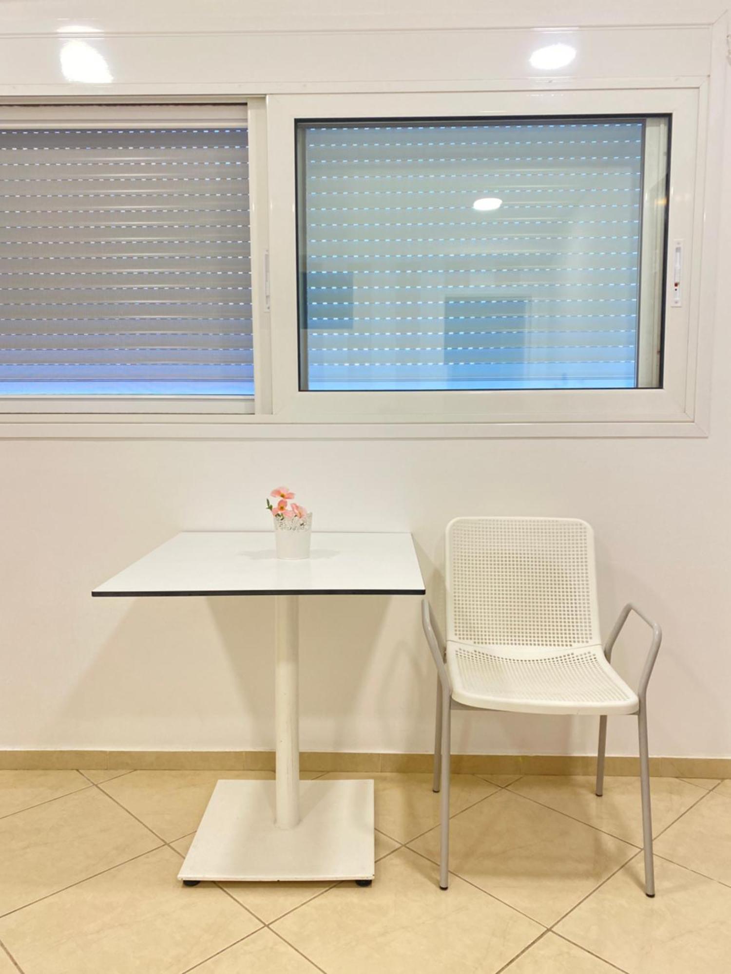 Cozy Apartment Near Airport Koropi Exterior photo